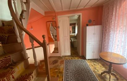 C21 BAL’DAN AYVALIK’TA SATILIK 3 KATLI RUM EVİ 