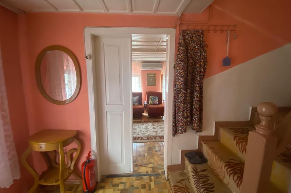 C21 BAL’DAN AYVALIK’TA SATILIK 3 KATLI RUM EVİ 