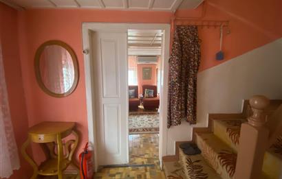 C21 BAL’DAN AYVALIK’TA SATILIK 3 KATLI RUM EVİ 