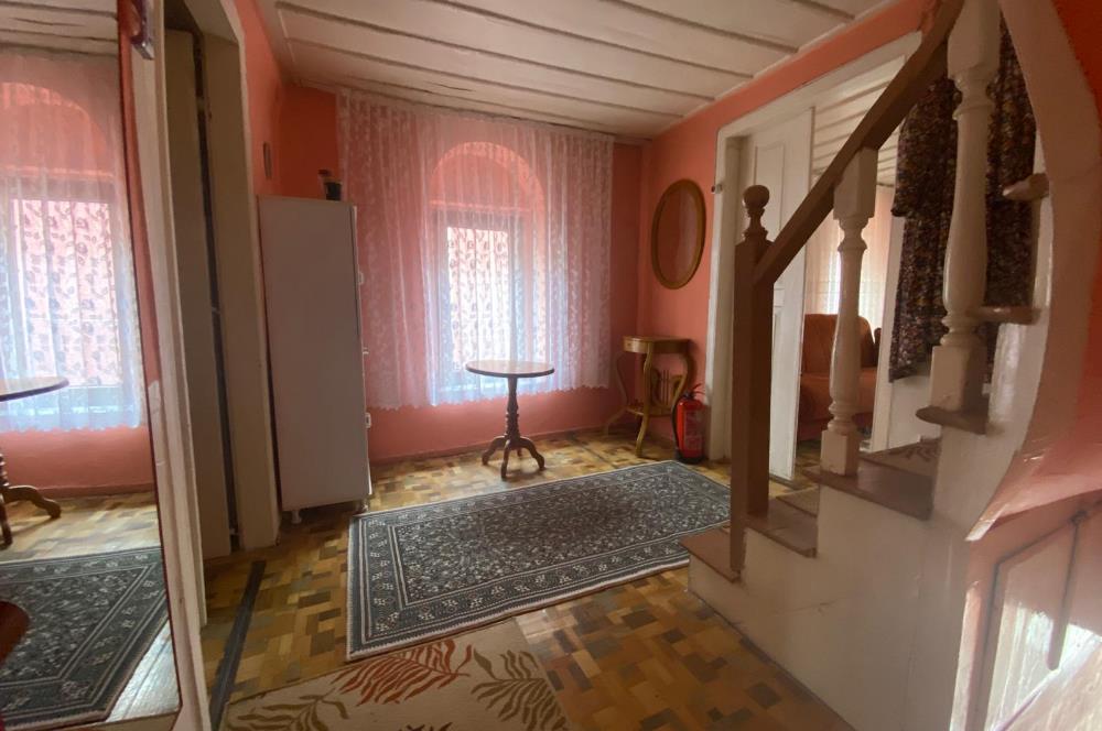 C21 BAL’DAN AYVALIK’TA SATILIK 3 KATLI RUM EVİ 