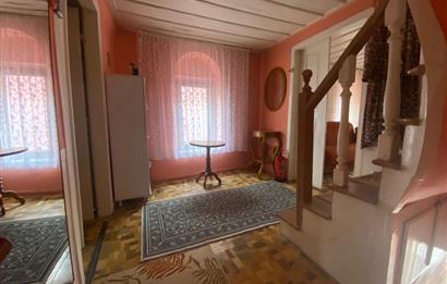 C21 BAL’DAN AYVALIK’TA SATILIK 3 KATLI RUM EVİ 