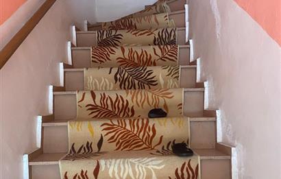 C21 BAL’DAN AYVALIK’TA SATILIK 3 KATLI RUM EVİ 