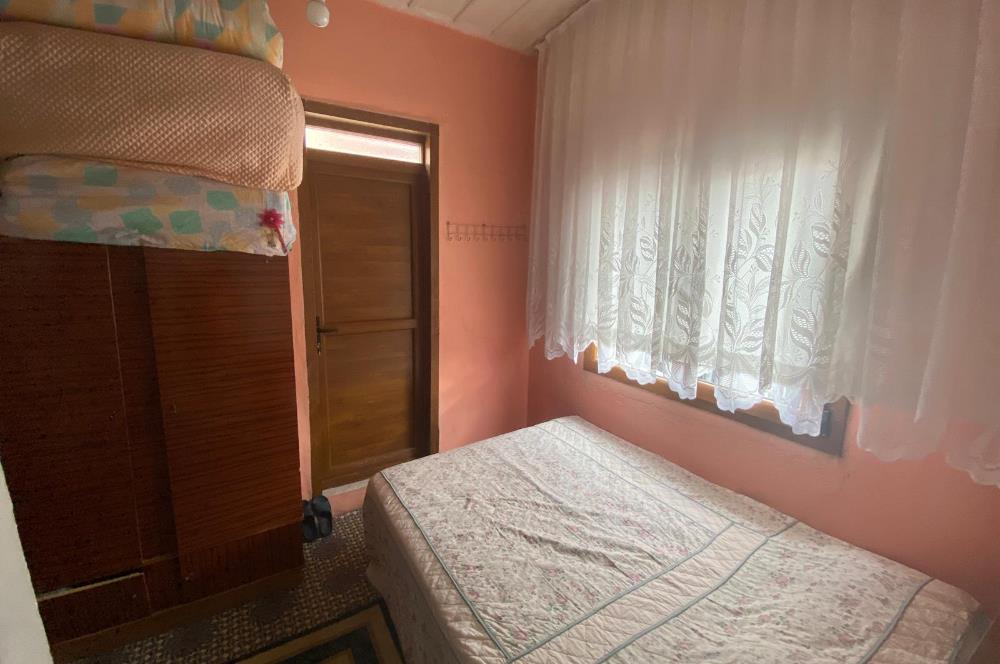 C21 BAL’DAN AYVALIK’TA SATILIK 3 KATLI RUM EVİ 