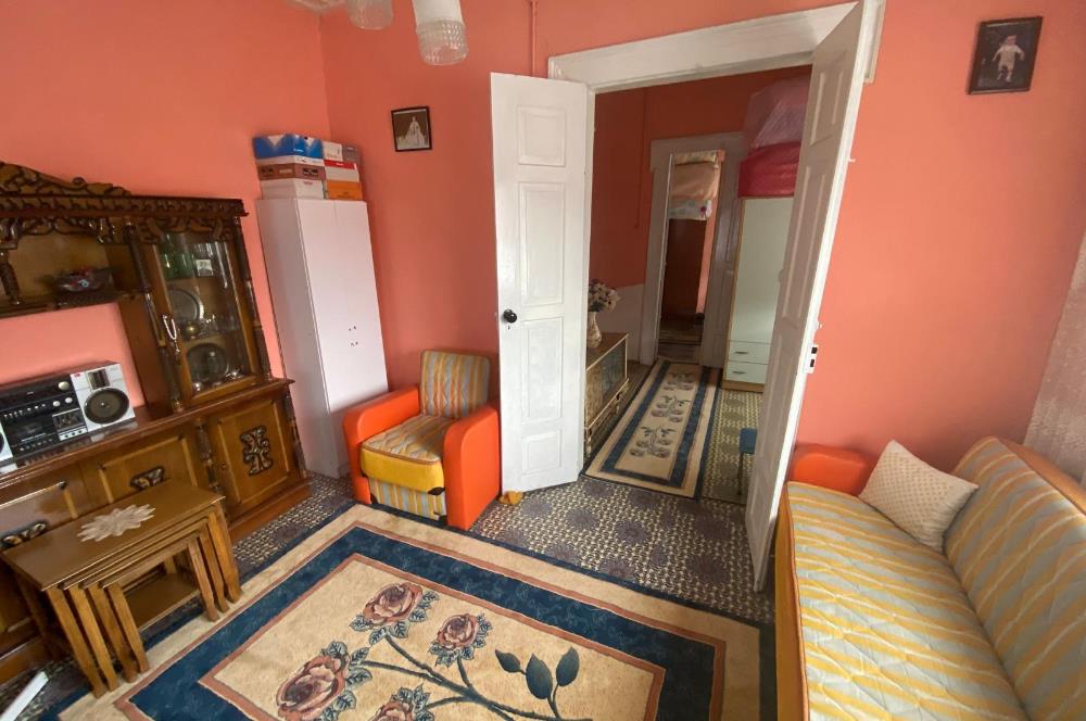 C21 BAL’DAN AYVALIK’TA SATILIK 3 KATLI RUM EVİ 