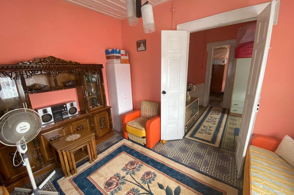 C21 BAL’DAN AYVALIK’TA SATILIK 3 KATLI RUM EVİ 