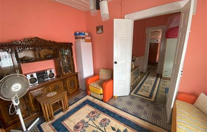 C21 BAL’DAN AYVALIK’TA SATILIK 3 KATLI RUM EVİ 