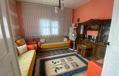 C21 BAL’DAN AYVALIK’TA SATILIK 3 KATLI RUM EVİ 