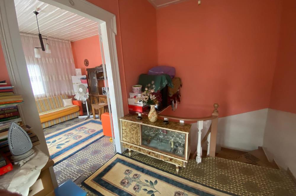 C21 BAL’DAN AYVALIK’TA SATILIK 3 KATLI RUM EVİ 