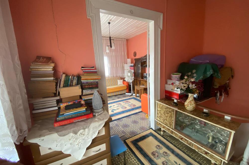 C21 BAL’DAN AYVALIK’TA SATILIK 3 KATLI RUM EVİ 