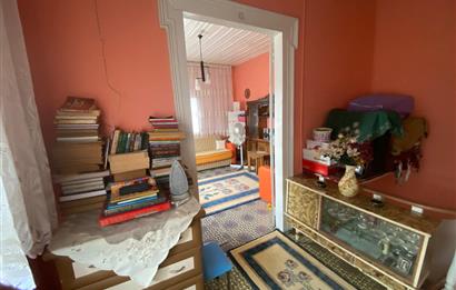 C21 BAL’DAN AYVALIK’TA SATILIK 3 KATLI RUM EVİ 