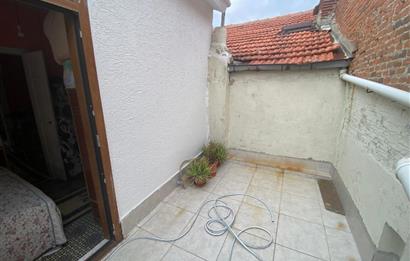 C21 BAL’DAN AYVALIK’TA SATILIK 3 KATLI RUM EVİ 