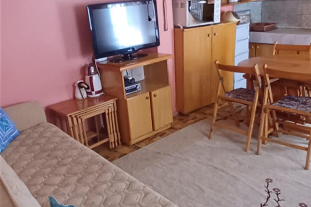 C21 BAL’DAN AYVALIK’TA SATILIK 3 KATLI RUM EVİ 