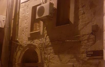 C21 BAL’DAN AYVALIK’TA SATILIK 3 KATLI RUM EVİ 