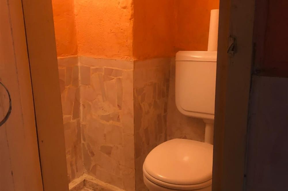 C21 BAL’DAN AYVALIK’TA SATILIK 3 KATLI RUM EVİ 