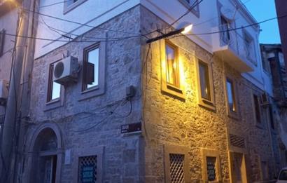 C21 BAL’DAN AYVALIK’TA SATILIK 3 KATLI RUM EVİ 