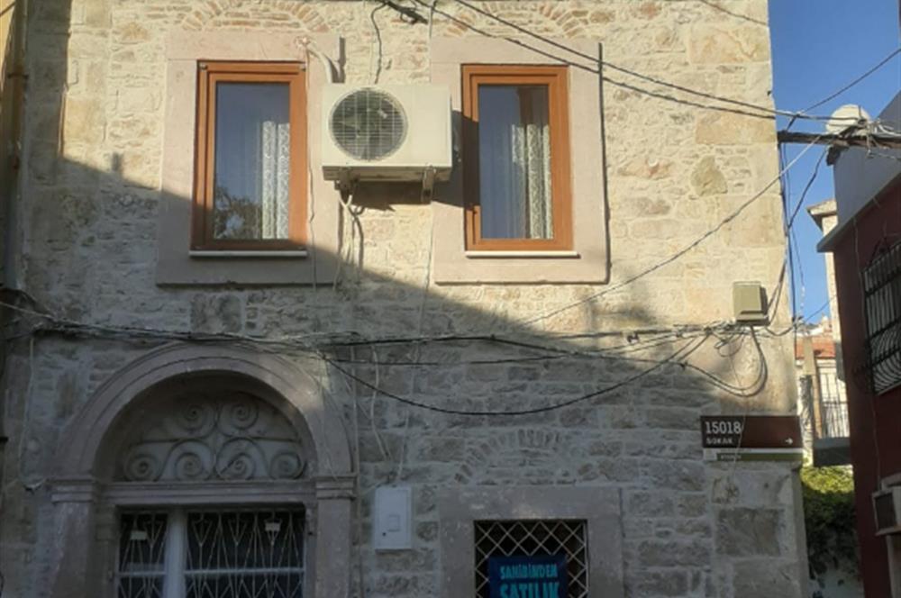 C21 BAL’DAN AYVALIK’TA SATILIK 3 KATLI RUM EVİ 