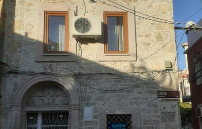 C21 BAL’DAN AYVALIK’TA SATILIK 3 KATLI RUM EVİ 