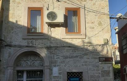 C21 BAL’DAN AYVALIK’TA SATILIK 3 KATLI RUM EVİ 