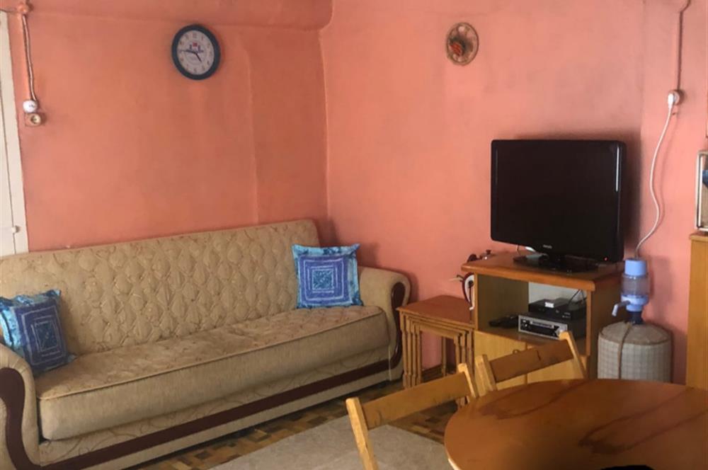 C21 BAL’DAN AYVALIK’TA SATILIK 3 KATLI RUM EVİ 