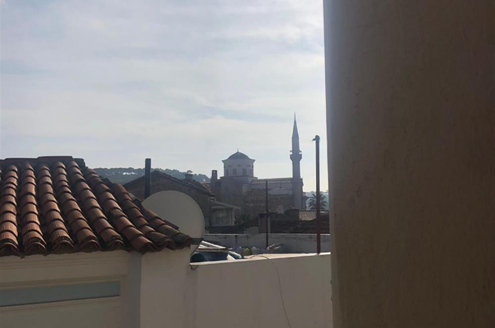 C21 BAL’DAN AYVALIK’TA SATILIK 3 KATLI RUM EVİ 