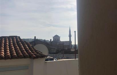 C21 BAL’DAN AYVALIK’TA SATILIK 3 KATLI RUM EVİ 