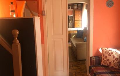 C21 BAL’DAN AYVALIK’TA SATILIK 3 KATLI RUM EVİ 