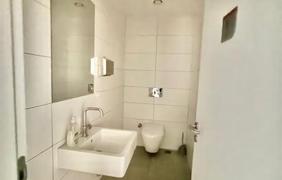 İSTİKLAL CADDESİ ÜZERİNDE TARİHİ BİNADA TOPLAM 3KAT KİRALIK OFİS