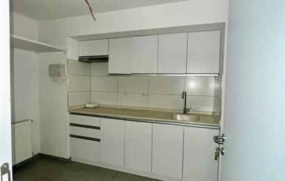 İSTİKLAL CADDESİ ÜZERİNDE TARİHİ BİNADA TOPLAM 3KAT KİRALIK OFİS