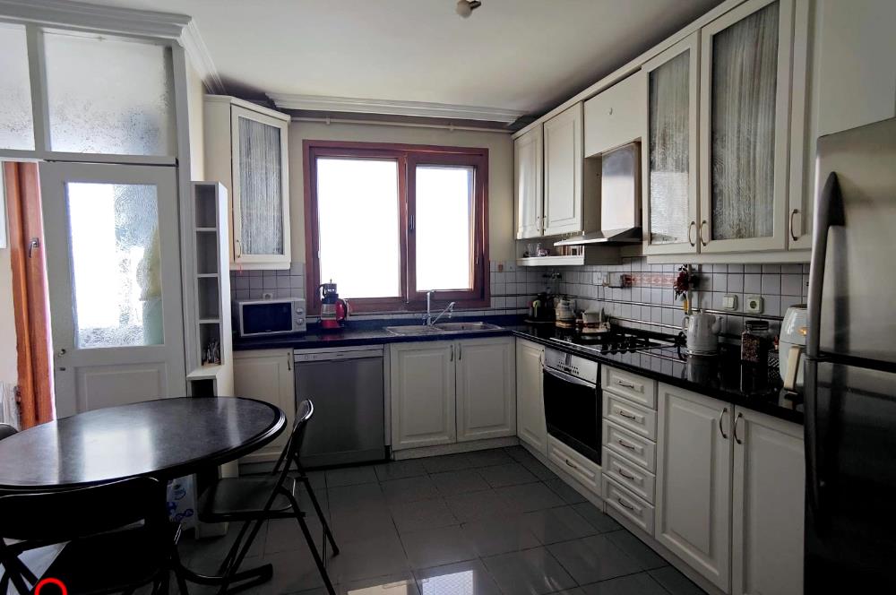  CADDEBOSTAN MEHTAP SOKAKTA KATTA TEK DENİZ MANZARALI SATILIK 4+1