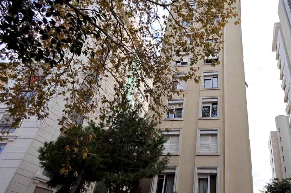  CADDEBOSTAN MEHTAP SOKAKTA KATTA TEK DENİZ MANZARALI SATILIK 4+1