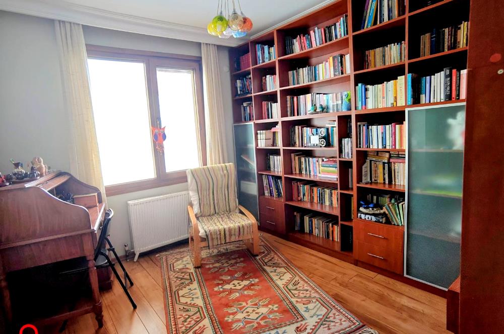  CADDEBOSTAN MEHTAP SOKAKTA KATTA TEK DENİZ MANZARALI SATILIK 4+1