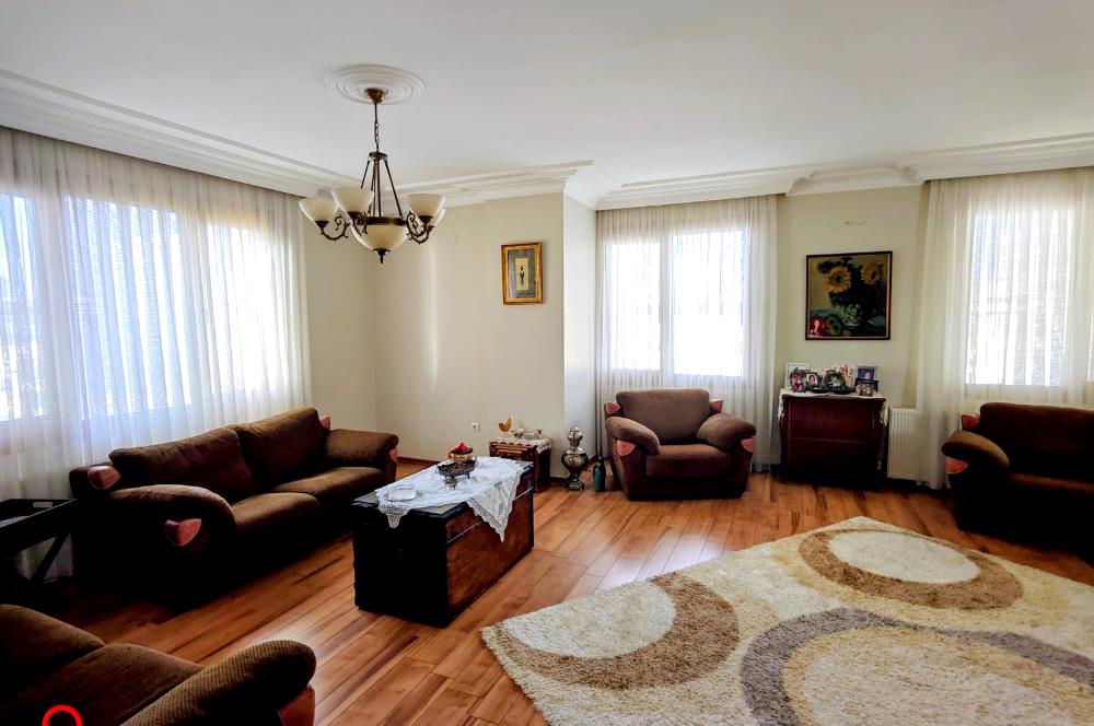  CADDEBOSTAN MEHTAP SOKAKTA KATTA TEK DENİZ MANZARALI SATILIK 4+1