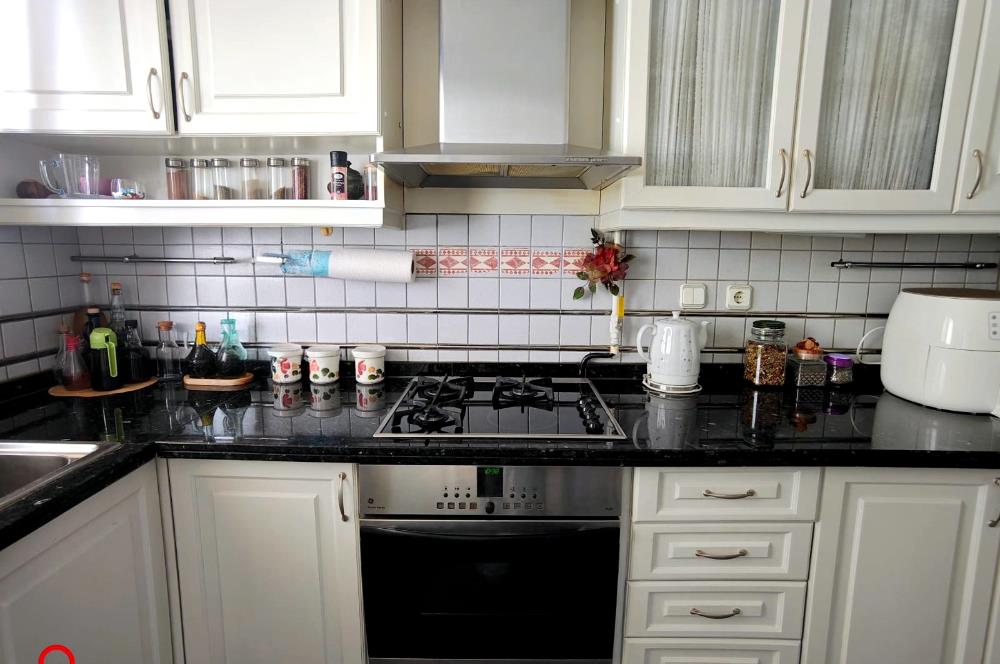  CADDEBOSTAN MEHTAP SOKAKTA KATTA TEK DENİZ MANZARALI SATILIK 4+1