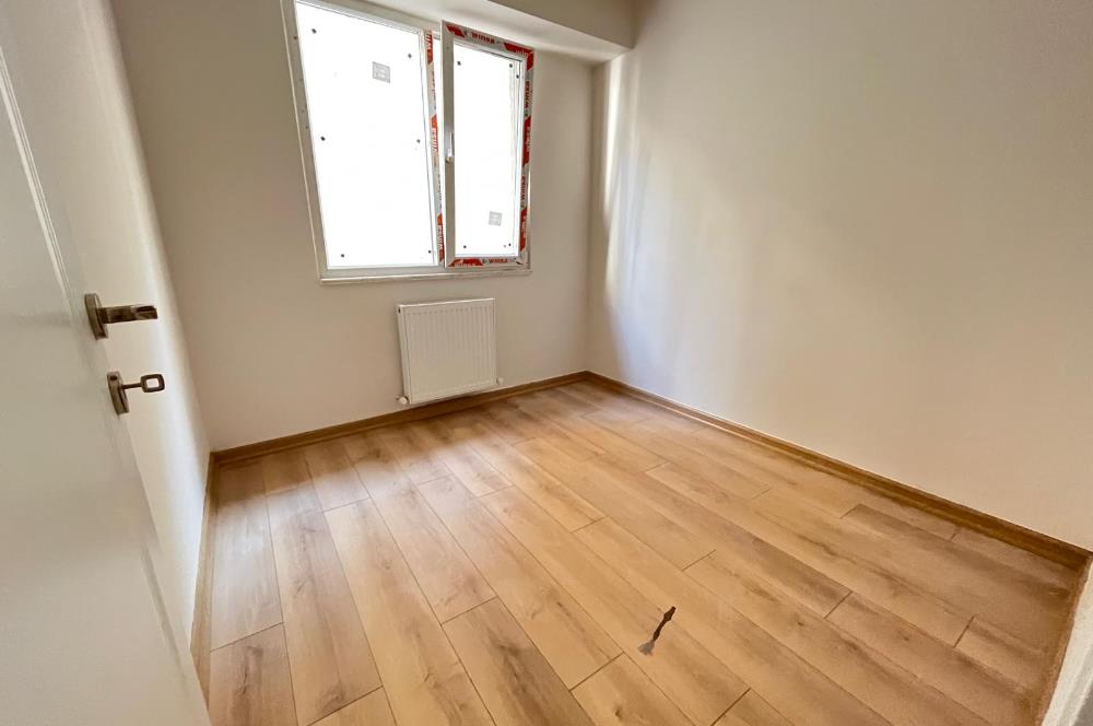 KÜÇÜKYALI'DA 0 BİNADA K.OTOPARKLI BAHÇE KULLANIMLI 2+1