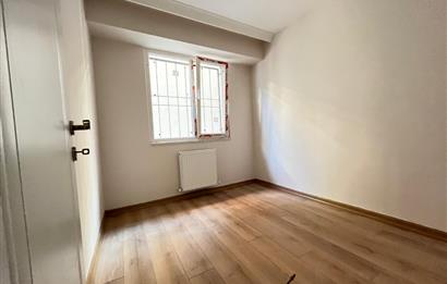 KÜÇÜKYALI'DA 0 BİNADA K.OTOPARKLI BAHÇE KULLANIMLI 2+1