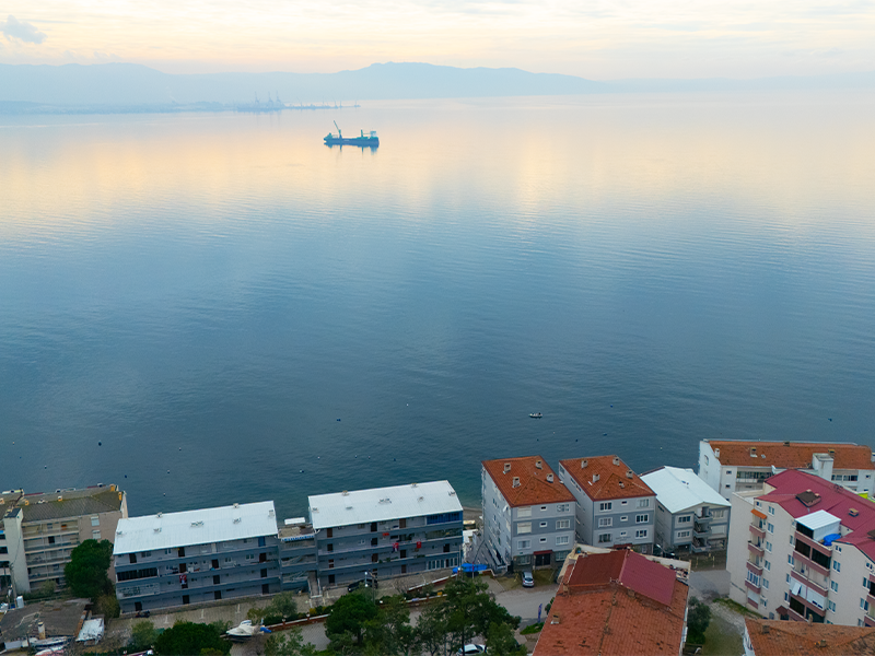 C21 Cius; Deniz Manzaralı Site İçerisinde Kendine Ait Plajı Olan Satılık Daire