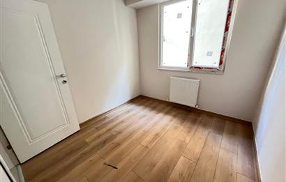 KÜÇÜKYALI'DA 0 BİNADA K.OTOPARKLI BAHÇE KULLANIMLI 2+1