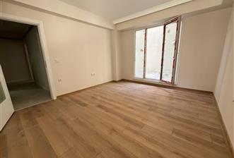 KÜÇÜKYALI'DA 0 BİNADA K.OTOPARKLI BAHÇE KULLANIMLI 2+1 - 7 - 31589