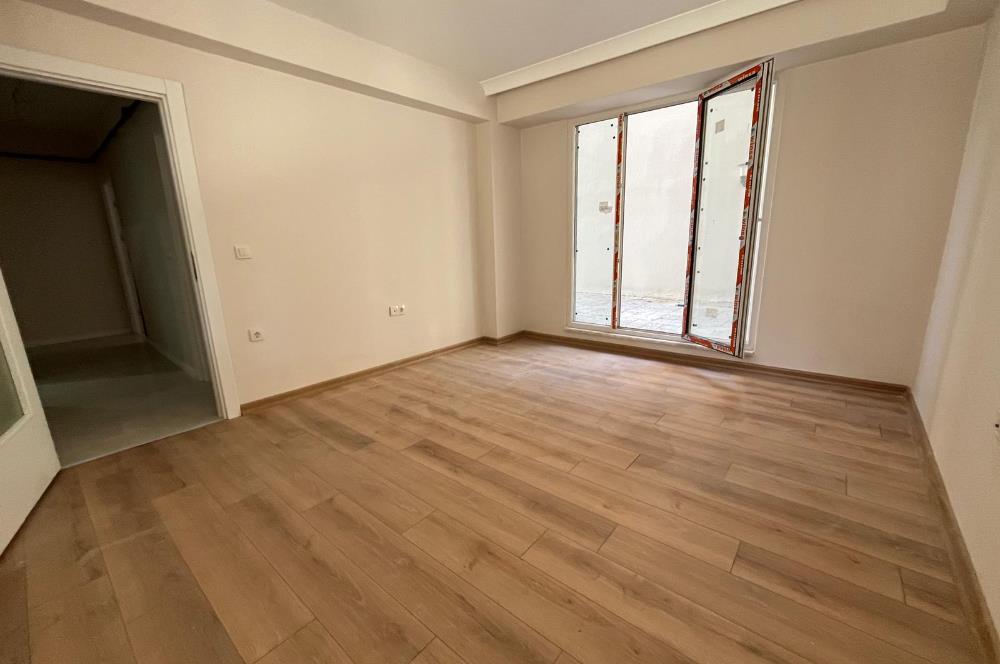 KÜÇÜKYALI'DA 0 BİNADA K.OTOPARKLI BAHÇE KULLANIMLI 2+1