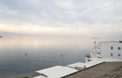 C21 Cius; Deniz Manzaralı Site İçerisinde Kendine Ait Plajı Olan Satılık Daire