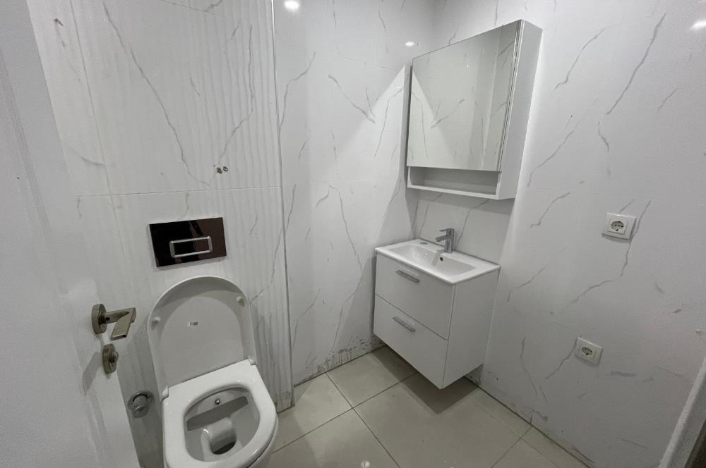 KÜÇÜKYALI'DA 0 BİNADA K.OTOPARKLI BAHÇE KULLANIMLI 2+1