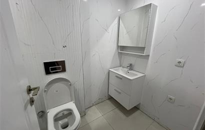 KÜÇÜKYALI'DA 0 BİNADA K.OTOPARKLI BAHÇE KULLANIMLI 2+1