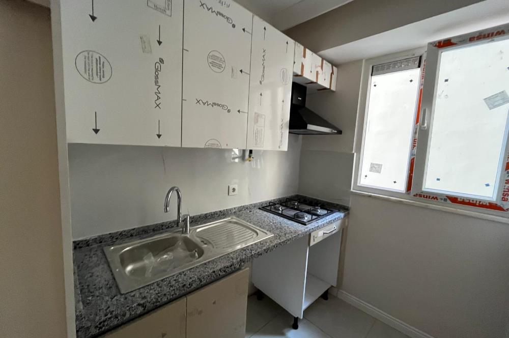 KÜÇÜKYALI'DA 0 BİNADA K.OTOPARKLI BAHÇE KULLANIMLI 2+1