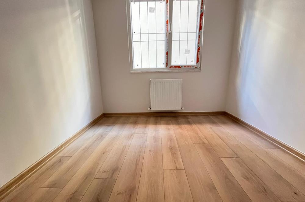 KÜÇÜKYALI'DA 0 BİNADA K.OTOPARKLI BAHÇE KULLANIMLI 2+1