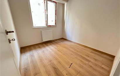 KÜÇÜKYALI'DA 0 BİNADA K.OTOPARKLI BAHÇE KULLANIMLI 2+1