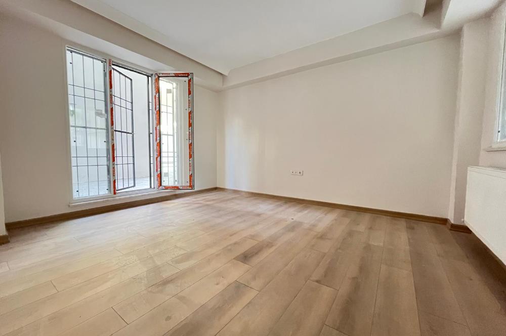 KÜÇÜKYALI'DA 0 BİNADA K.OTOPARKLI BAHÇE KULLANIMLI 2+1