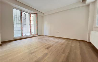 KÜÇÜKYALI'DA 0 BİNADA K.OTOPARKLI BAHÇE KULLANIMLI 2+1