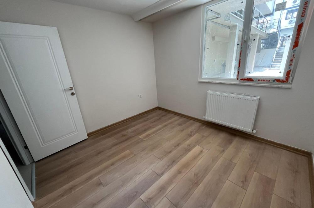 KÜÇÜKYALI'DA 0 BİNADA K.OTOPARKLI BAHÇE KULLANIMLI 2+1