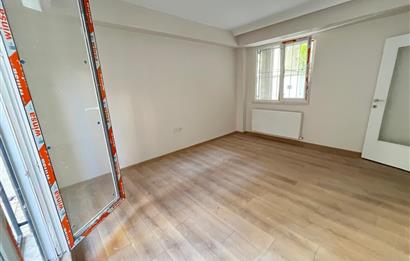 KÜÇÜKYALI'DA 0 BİNADA K.OTOPARKLI BAHÇE KULLANIMLI 2+1