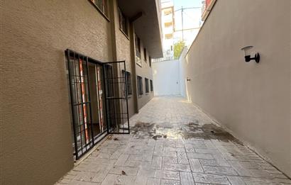 KÜÇÜKYALI'DA 0 BİNADA K.OTOPARKLI BAHÇE KULLANIMLI 2+1